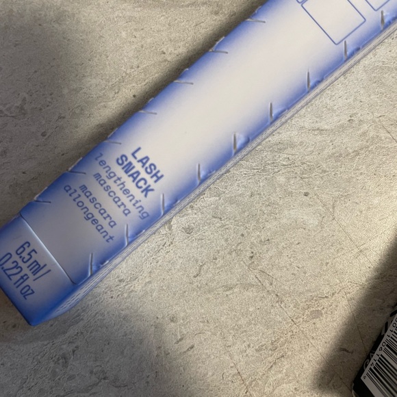 💗ITEM LASH SNACK MASCARA & UOMA LIQUID EYELINER BLACK - Picture 9 of 11